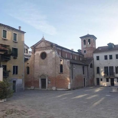 Appartamento Tipico Con Corte Privata Venesia Bagian luar foto