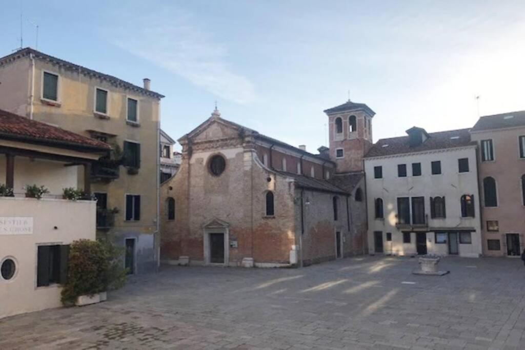 Appartamento Tipico Con Corte Privata Venesia Bagian luar foto