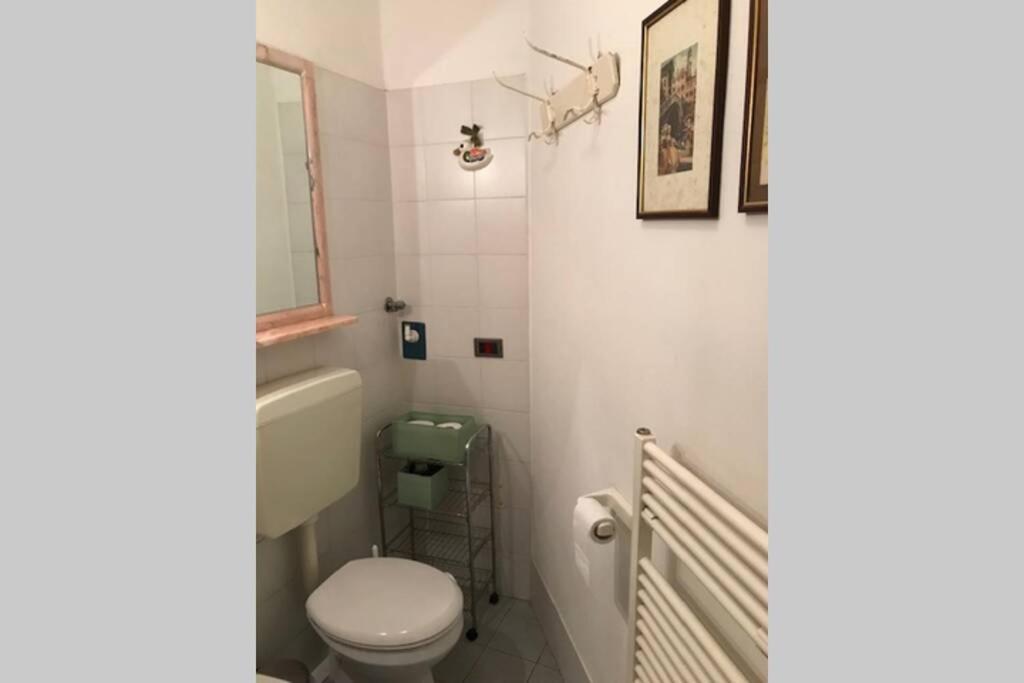 Appartamento Tipico Con Corte Privata Venesia Bagian luar foto