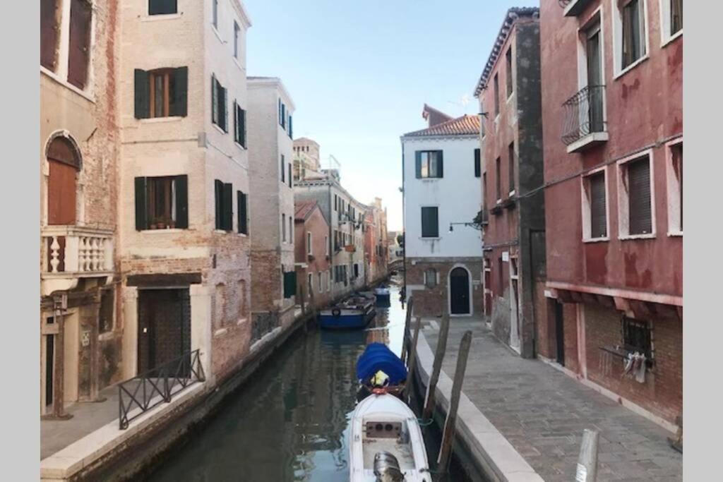 Appartamento Tipico Con Corte Privata Venesia Bagian luar foto